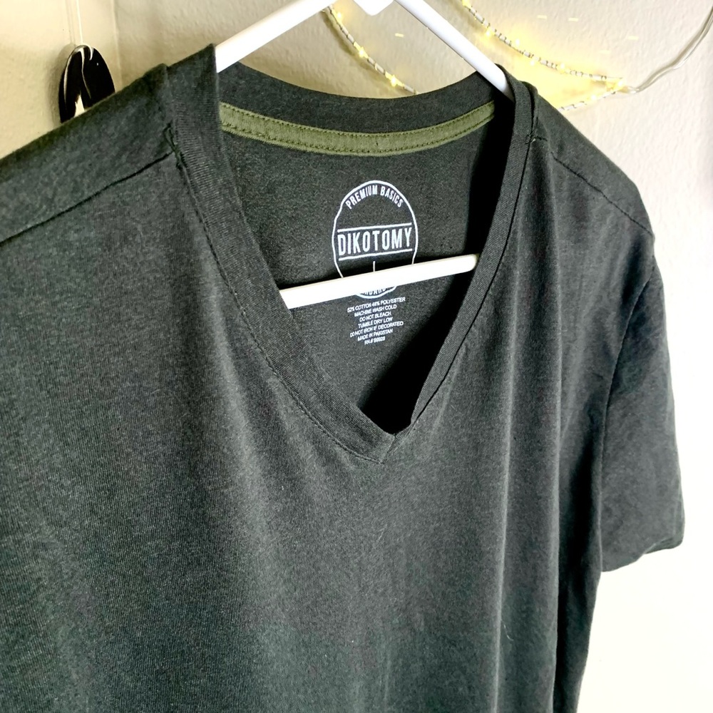 Dikotomy V Neck t shirt
